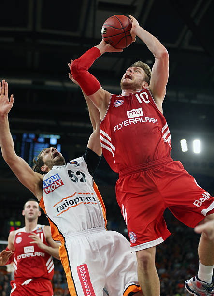 而陷入僵局 而陷入僵局